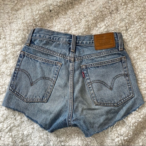 Levi’s Wedgie Cut Off Light Wash Jean Shorts 24 - Picture 3 of 7